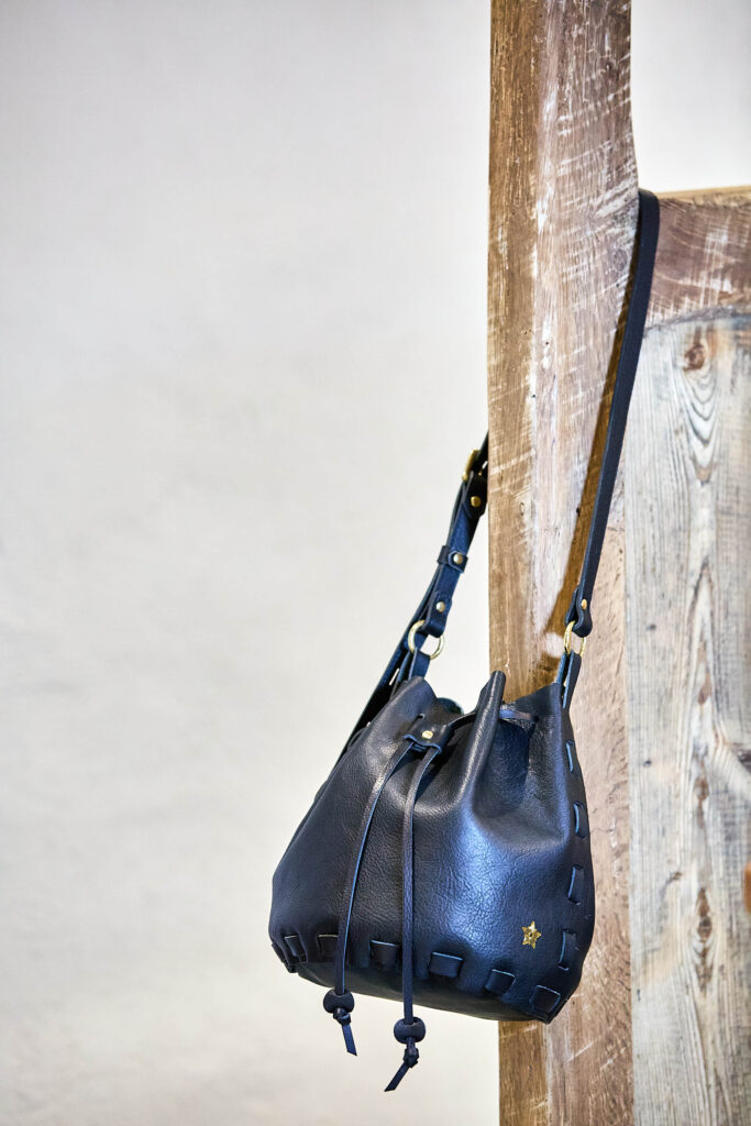 Parnassus Bucket Bag Duddon Black